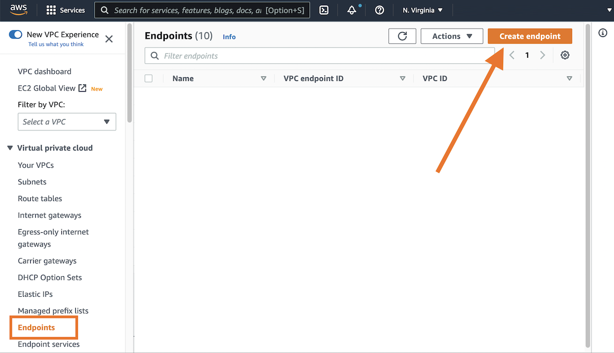 Display of the AWS VPC console with the Endpoint section open and an arrow pointing at Create Endpoint.